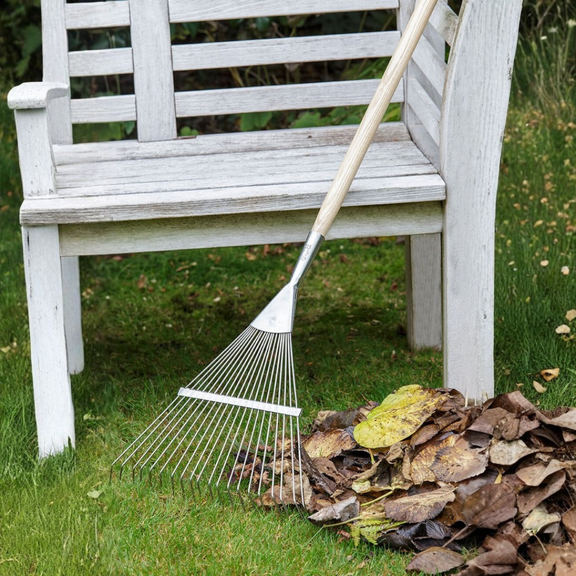 Burgon & Ball - Stainless Flexi-Tined Lawn Rake – Professional Turf Ca